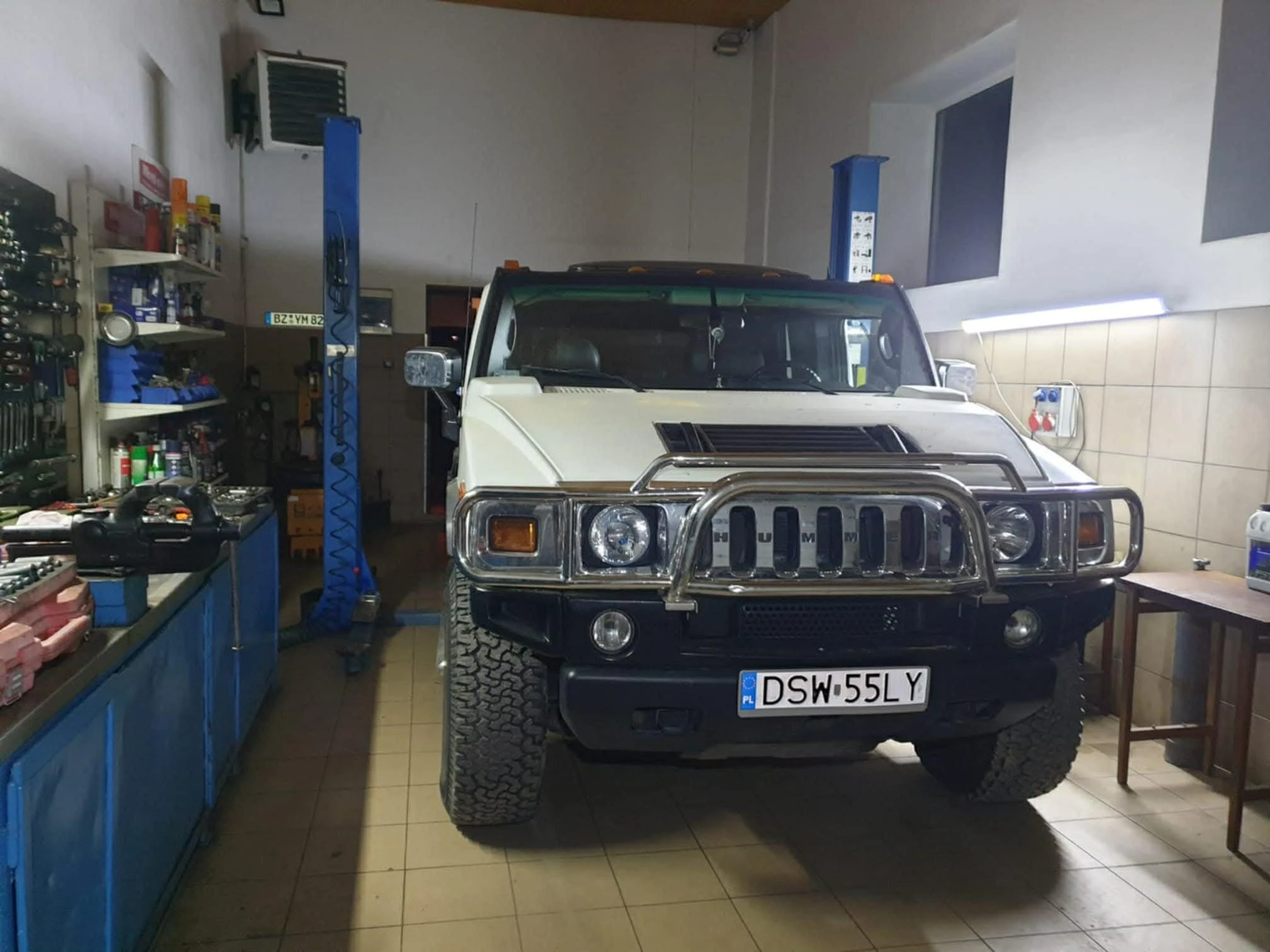 Hummer w warsztacie Auto Serwis Chocian Wałbrzych profesjonalna mechanika pojazdowa i naprawa samochodów terenowych